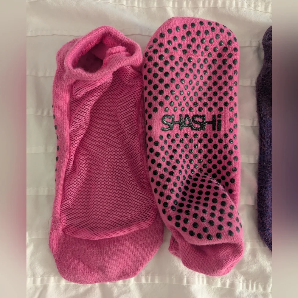 Sashi & Pointe Studio Pilates & Yoga Grip Socks